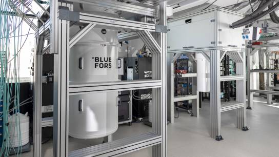 Cryostat in which the central unit of the QSolid prototype is cooled © Institute for Functional Quantum Systems / Forschungszentrum Jülich / Sascha Kreklau