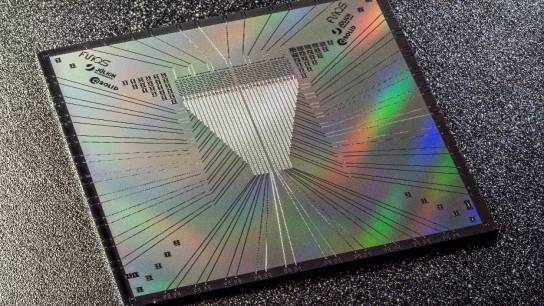 30-qubit chip, ©Forschungszentrum Jülich / PGI-13