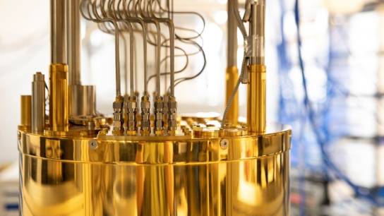 Close-up of a cryostat, ©Forschungszentrum Jülich/Sascha Kreklau