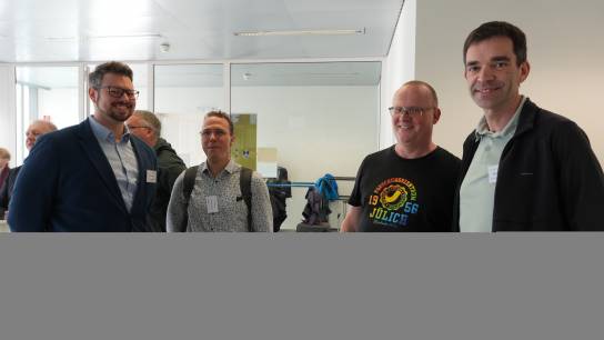 Meet up during the coffee break (1)